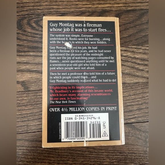 Ray Bradbury Fahrenheit 451 Vintage Paperback Sci-Fi Dystopian Classic Book - Picture 3 of 4